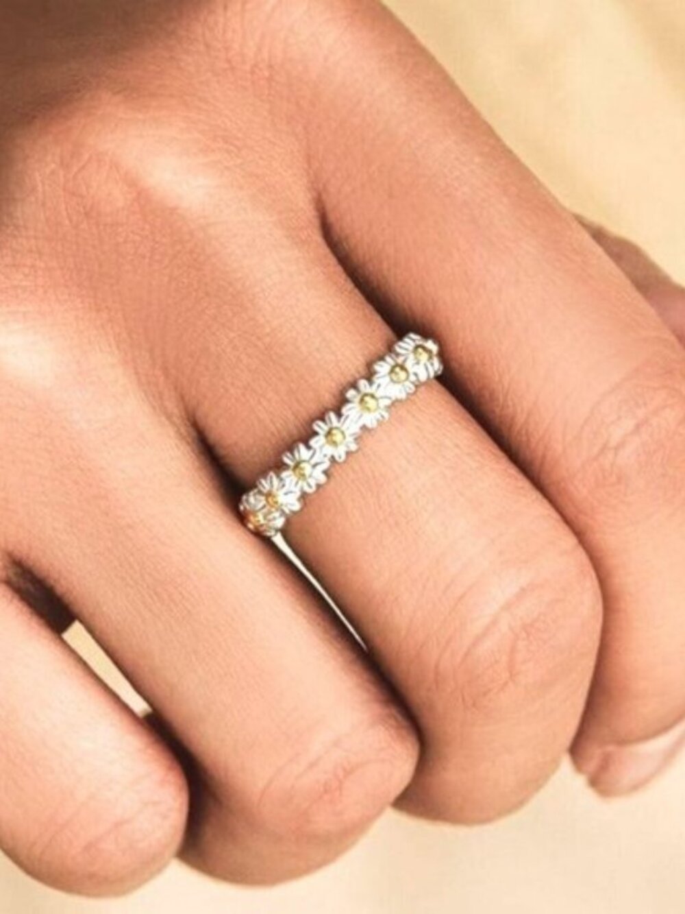 New Beautiful 925 Silver Daisy Band Ring - Picture 2 of 3